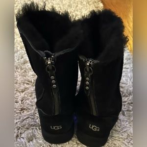 Uggs women’s black size 5 GUC